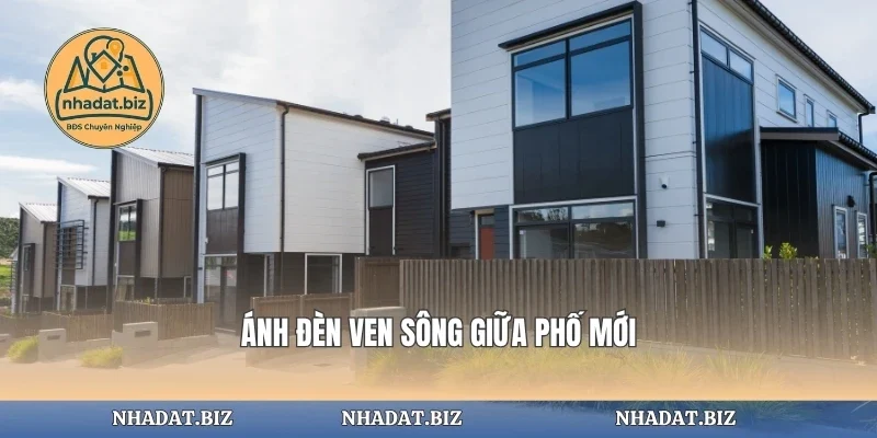 Ánh đèn ven sông giữa phố mới
