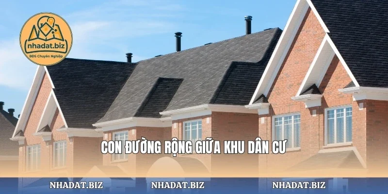 Con đường rộng giữa khu dân cư